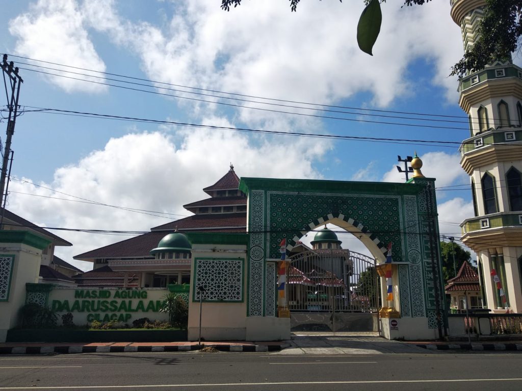 Masjid Besar Masjid Agung Darussalam Cilacap